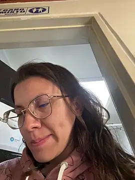 Snapshot of karlamorris_ chatting on August 4, 2026, 1:14 pm karlamorris online show from August 4, 2026, 1:14 pm