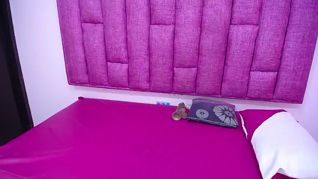 Briannacastello online show from January 3, 2025, 6:01 am