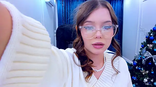 FollowLovee online show from December 22, 2024, 8:03 pm