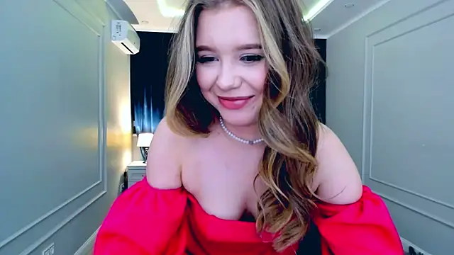 FollowLovee online show from March 18, 2025, 6:04 pm