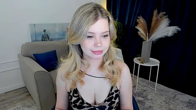 FollowLovee online show from May 6, 2026, 7:41 pm