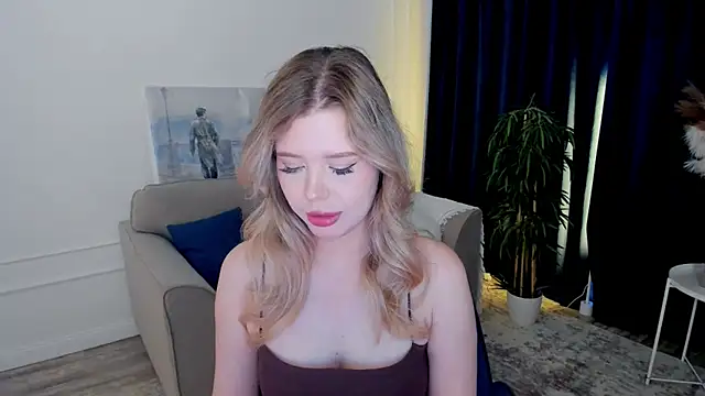 FollowLovee online show from June 20, 2026, 4:04 am