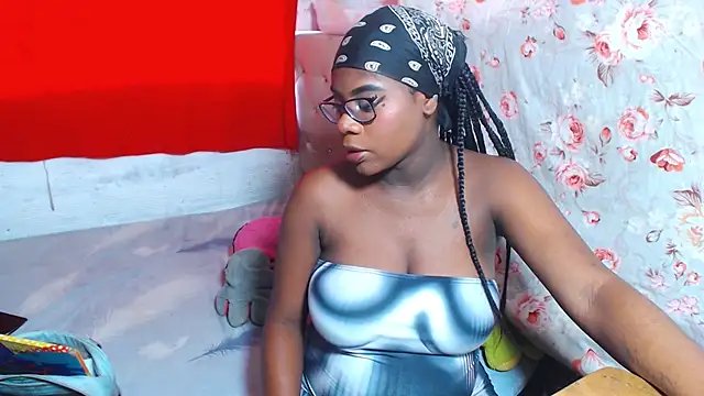 Snapshot of EvaxEmma chatting on June 18, 2026, 4:55 pm EvaxEmma online show from June 18, 2026, 4:55 pm