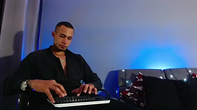 MagnusFrost online show from December 3, 2024, 8:16 am