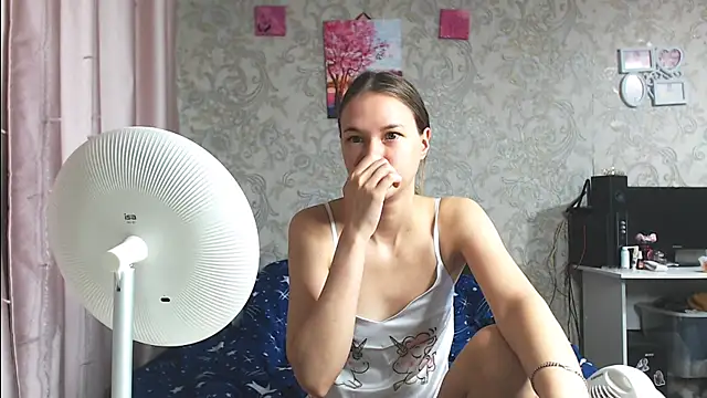 leila bambi  online show from November 2, 2025, 7:05 pm