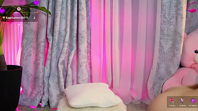 EvaSparks  online show from May 12, 2026, 11:02 pm
