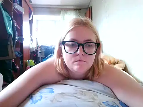 Snapshot of DesireMelissa chatting on October 9, 2025, 7:39 am DesireMelissa online show from October 9, 2025, 7:39 am