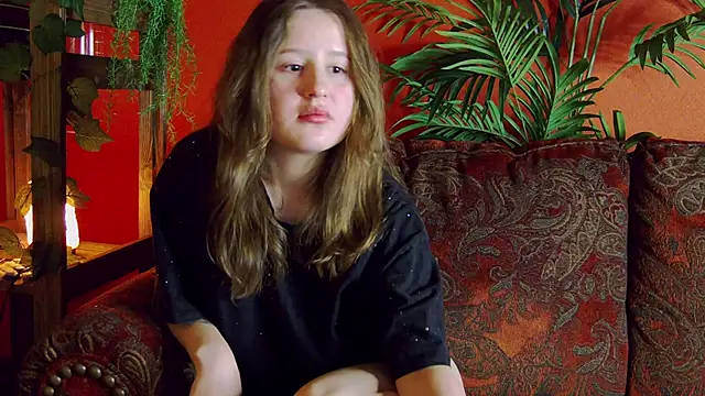 Snapshot of SquirtBabee chatting on October 5, 2025, 4:05 pm SquirtBabee online show from October 5, 2025, 4:05 pm