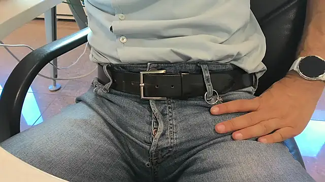 Snapshot of alessandroman2114 chatting on September 18, 2025, 10:17 am alessandroman2114 online show from September 18, 2025, 10:17 am