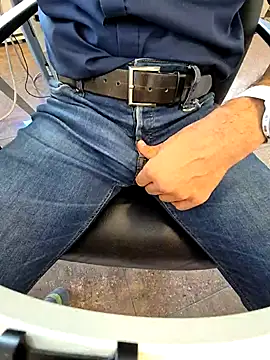 Snapshot of alessandroman2114 chatting on September 29, 2025, 10:31 am alessandroman2114 online show from September 29, 2025, 10:31 am