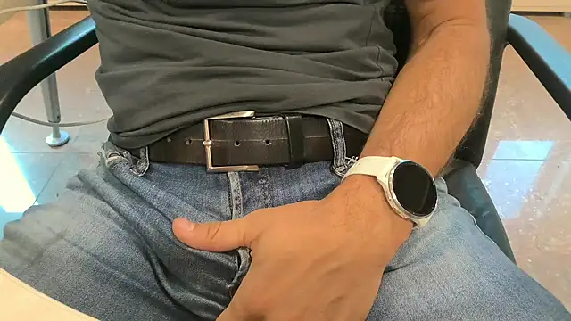 Snapshot of alessandroman2114 chatting on October 10, 2025, 4:06 pm alessandroman2114 online show from October 10, 2025, 4:06 pm