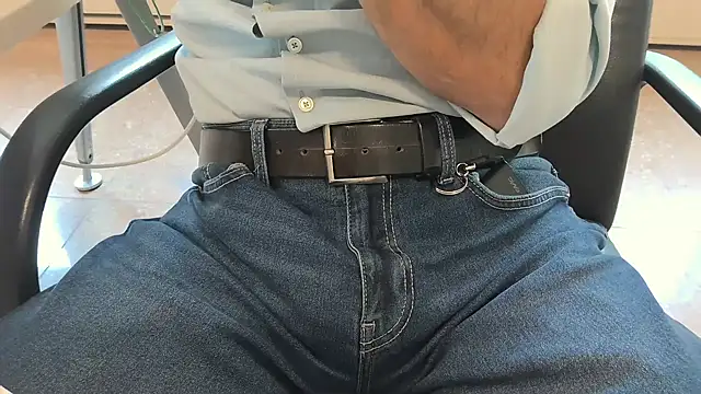 Snapshot of alessandroman2114 chatting on October 13, 2025, 10:26 am alessandroman2114 online show from October 13, 2025, 10:26 am