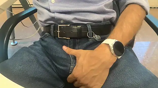 Snapshot of alessandroman2114 chatting on October 15, 2025, 4:07 pm alessandroman2114 online show from October 15, 2025, 4:07 pm