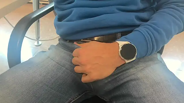 Snapshot of alessandroman2114 chatting on October 29, 2025, 11:45 am alessandroman2114 online show from October 29, 2025, 11:45 am