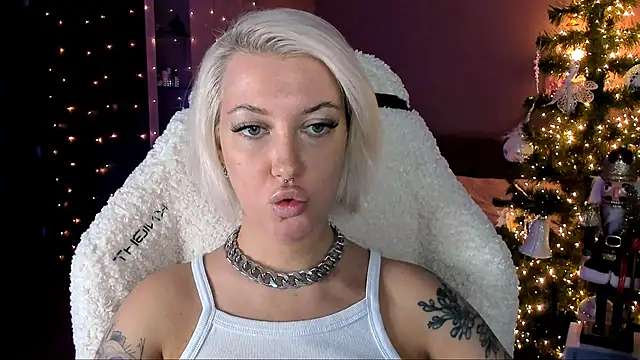 tykioty Miley online show from December 22, 2024, 1:33 pm