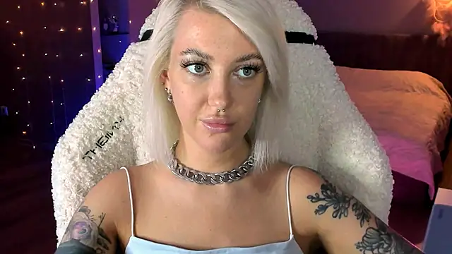 tykioty Miley online show from November 27, 2025, 12:18 pm