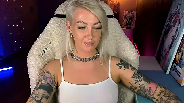 Snapshot of tykioty_Miley chatting on May 7, 2026, 1:49 pm tykioty Miley online show from May 7, 2026, 1:49 pm