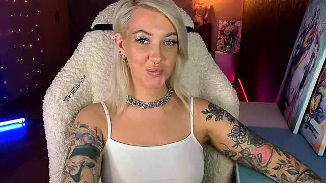 Snapshot of tykioty_Miley chatting on May 15, 2026, 1:40 pm tykioty Miley online show from May 15, 2026, 1:40 pm