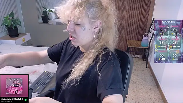 Snapshot of Eli666uwu chatting on September 24, 2025, 11:35 am Eli666uwu online show from September 24, 2025, 11:35 am