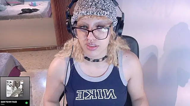 Snapshot of Eli666uwu chatting on October 8, 2025, 9:45 pm Eli666uwu online show from October 8, 2025, 9:45 pm