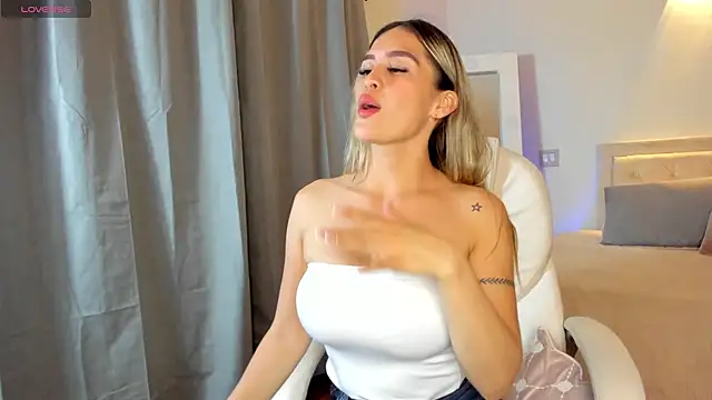 Snapshot of megan_connor_ chatting on October 12, 2025, 1:59 am megan connor  online show from October 12, 2025, 1:59 am