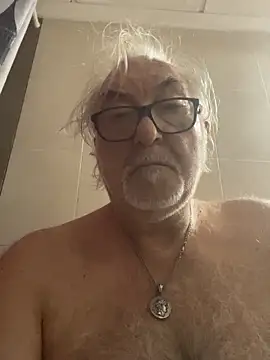 Snapshot of EroticVenetian chatting on October 28, 2025, 8:18 am EroticVenetian online show from October 28, 2025, 8:18 am