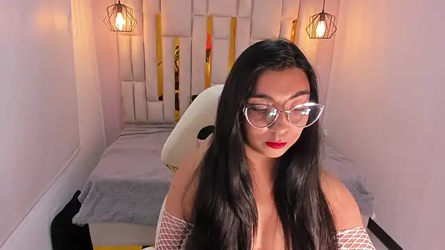 Karla hernandez  online show from February 15, 2025, 2:22 pm