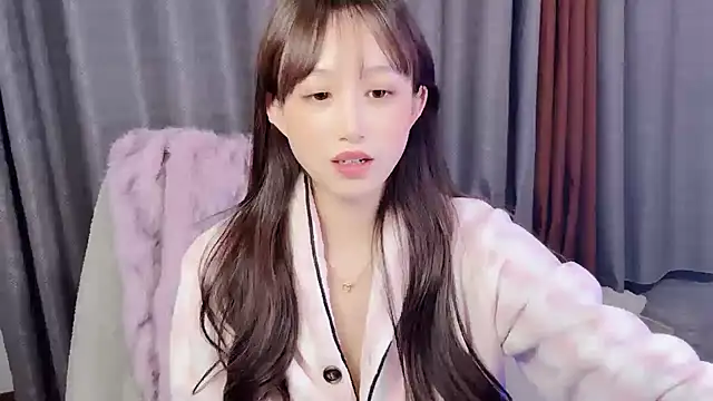 xiaotaozi163 online show from December 23, 2024, 4:17 pm