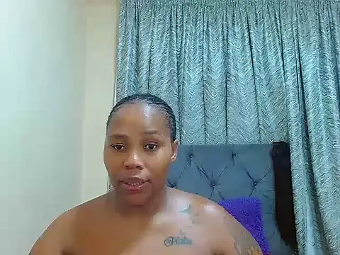 curvycloe1 online show from February 3, 2025, 8:13 pm