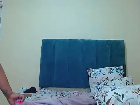 curvycloe1 online show from April 26, 2026, 6:22 am