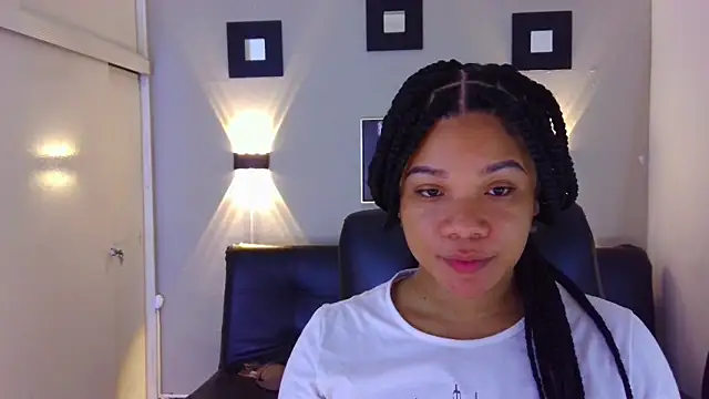 ashley Tompson1 online show from December 10, 2024, 12:38 pm