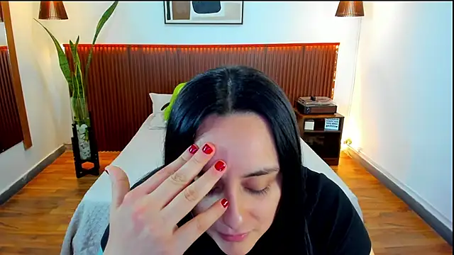 KatherineBond online show from September 19, 2025, 7:14 pm