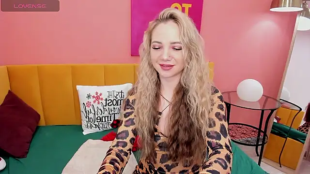 Snapshot of EvaMoran chatting on December 2, 2024, 5:04 am EvaMoran online show from December 2, 2024, 5:04 am