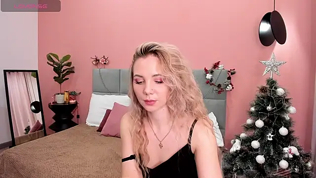 Snapshot of EvaMoran chatting on December 30, 2024, 7:59 am EvaMoran online show from December 30, 2024, 7:59 am
