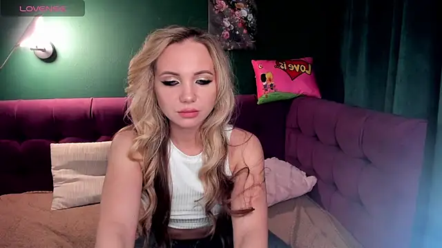 Snapshot of EvaMoran chatting on February 6, 2025, 5:03 am EvaMoran online show from February 6, 2025, 5:03 am