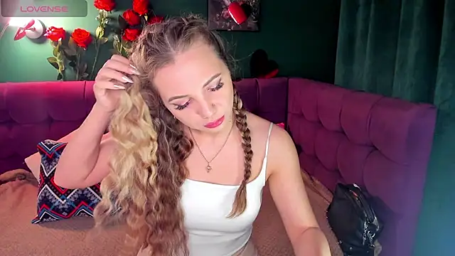 Snapshot of EvaMoran chatting on February 23, 2025, 12:30 am EvaMoran online show from February 23, 2025, 12:30 am
