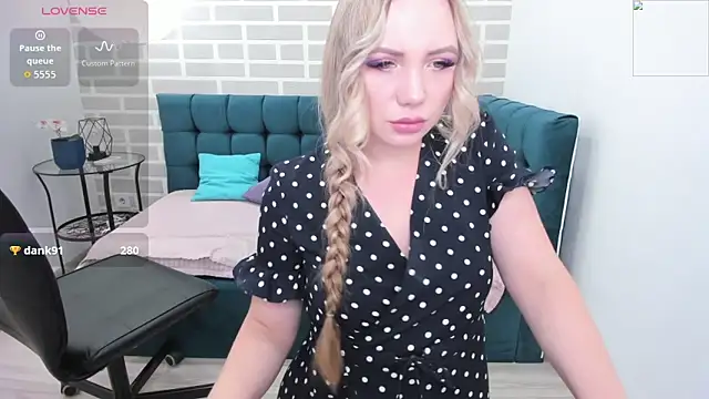 EvaMoran online show from June 8, 2026, 2:01 am
