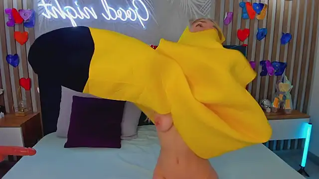 Emilly Hart online show from February 17, 2025, 6:09 am