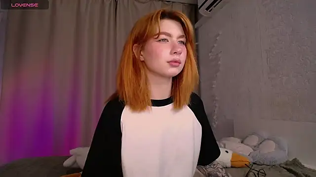 Evaa Moonn  online show from September 13, 2025, 11:04 pm