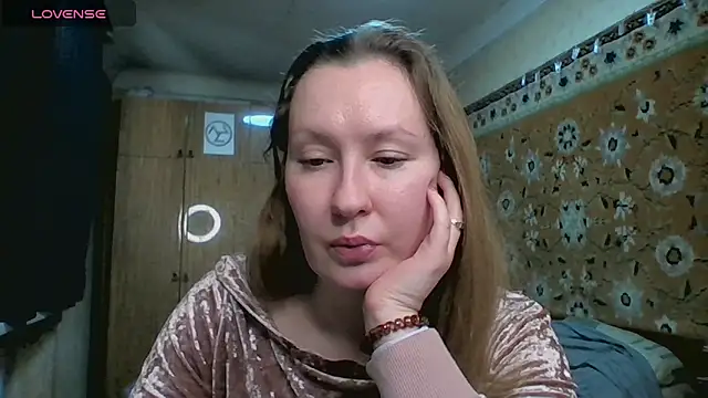 AnnaXLovers online show from May 6, 2026, 2:33 pm