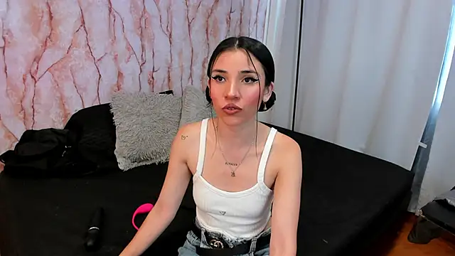 LILA ELLIOT online show from December 12, 2024, 8:53 pm