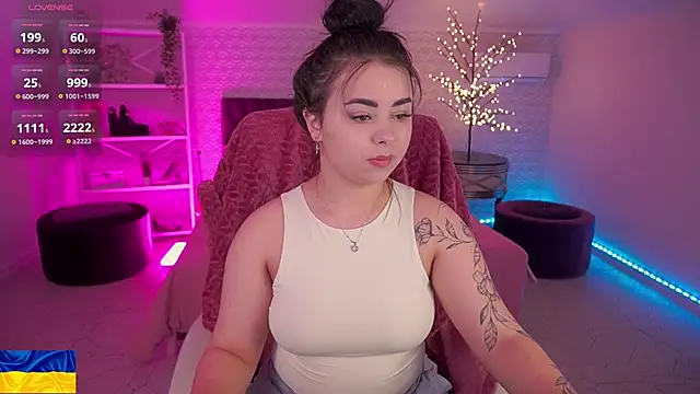Snapshot of SusieWood chatting on April 28, 2026, 9:09 pm SusieWood online show from April 28, 2026, 9:09 pm