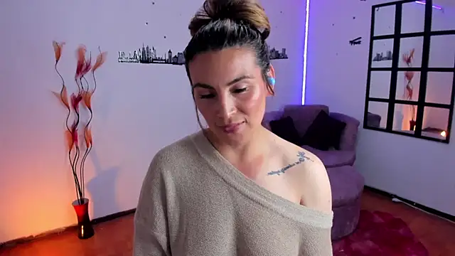 Snapshot of Elizabeth_taylor_b chatting on October 21, 2025, 11:27 pm Elizabeth taylor b online show from October 21, 2025, 11:27 pm