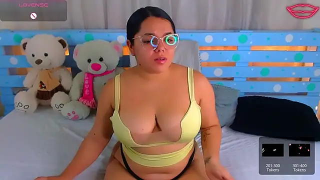 Sara-04 online show from December 18, 2024, 1:26 am