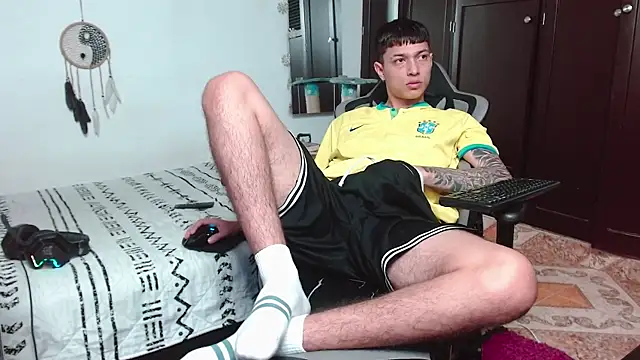 Snapshot of aaron_blug chatting on December 21, 2024, 12:53 am aaron blug online show from December 21, 2024, 12:53 am