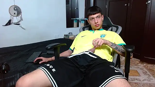 Snapshot of aaron_blug chatting on January 20, 2025, 11:21 pm aaron blug online show from January 20, 2025, 11:21 pm