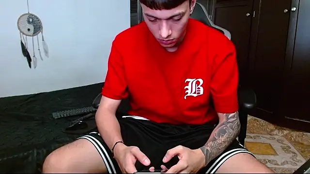 Snapshot of aaron_blug chatting on January 24, 2025, 1:24 am aaron blug online show from January 24, 2025, 1:24 am