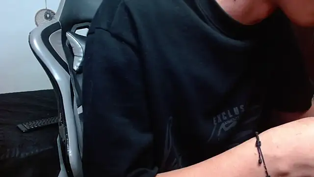 Snapshot of aaron_blug chatting on January 31, 2025, 7:18 am aaron blug online show from January 31, 2025, 7:18 am