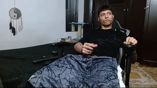 Snapshot of aaron_blug chatting on February 3, 2025, 4:25 am aaron blug online show from February 3, 2025, 4:25 am