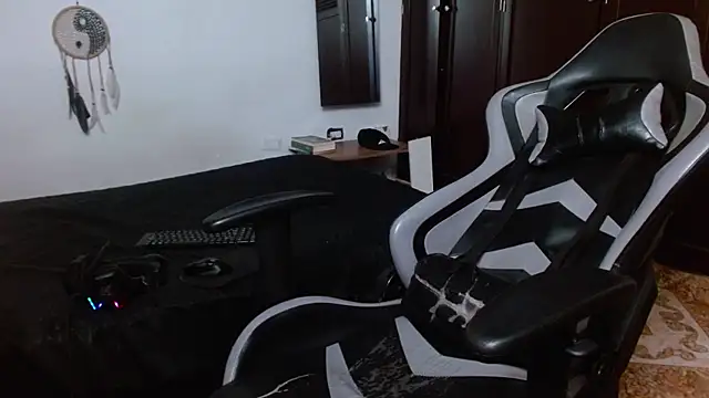 Snapshot of aaron_blug chatting on February 24, 2025, 1:57 am aaron blug online show from February 24, 2025, 1:57 am